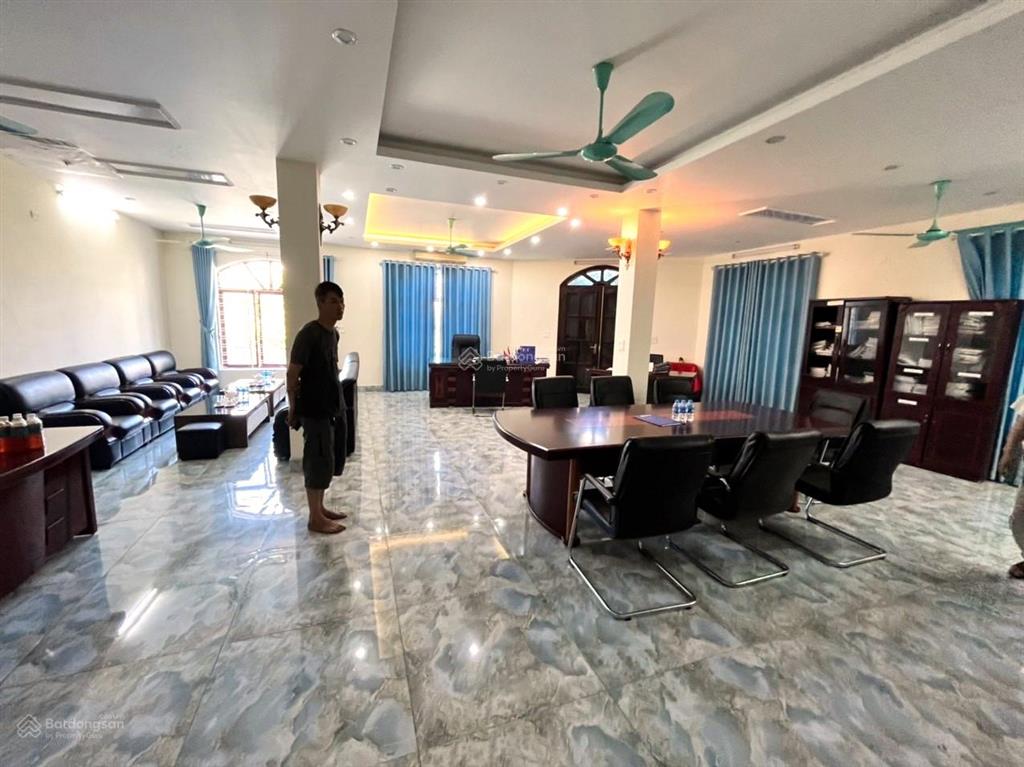 Cho thuê nhà kđt vạn phúc 140m2 x 2 tầng 1 hầm thông sàn 22tr, 0903 409 ***