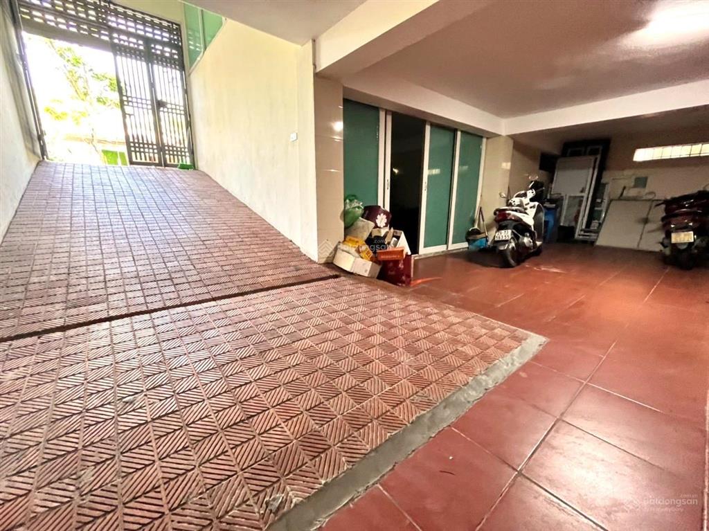 Cho thuê nhà kđt vạn phúc 140m2 x 2 tầng 1 hầm thông sàn 22tr, 0903 409 ***