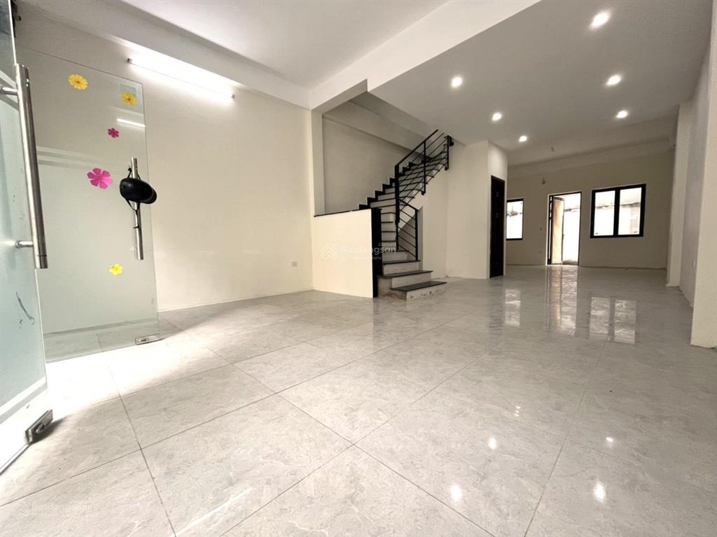 Cho thuê nhà ngõ 67 phùng khoang thông sàn 75m2 x 5 tầng, 25triệu/tháng, 0903 409 ***
