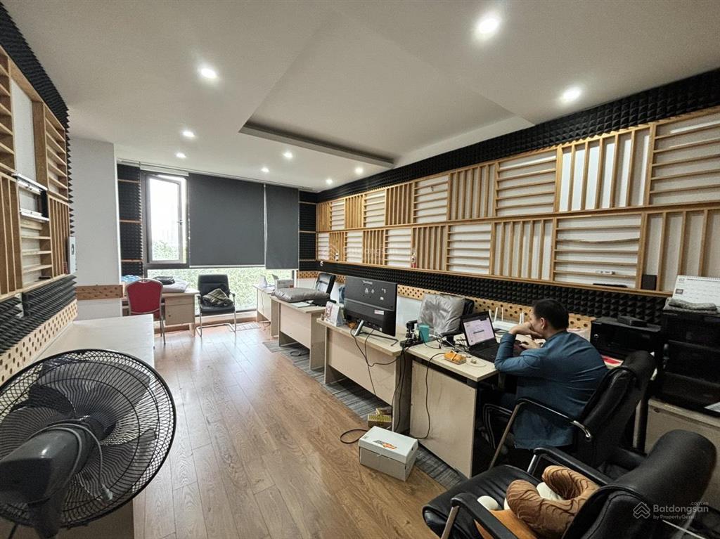 Cho thuê nhà kđt trung văn 120m x 5 tầng thông sàn thang máy 35tr 0903 409 ***