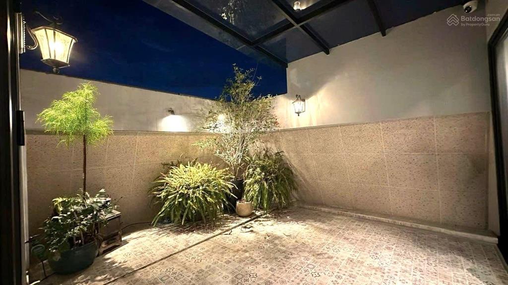 Cho thuê nhà him lam vạn phúc lô góc 91m2 x 7 tầng thông sàn thang máy 70tr, 0903 409 ***