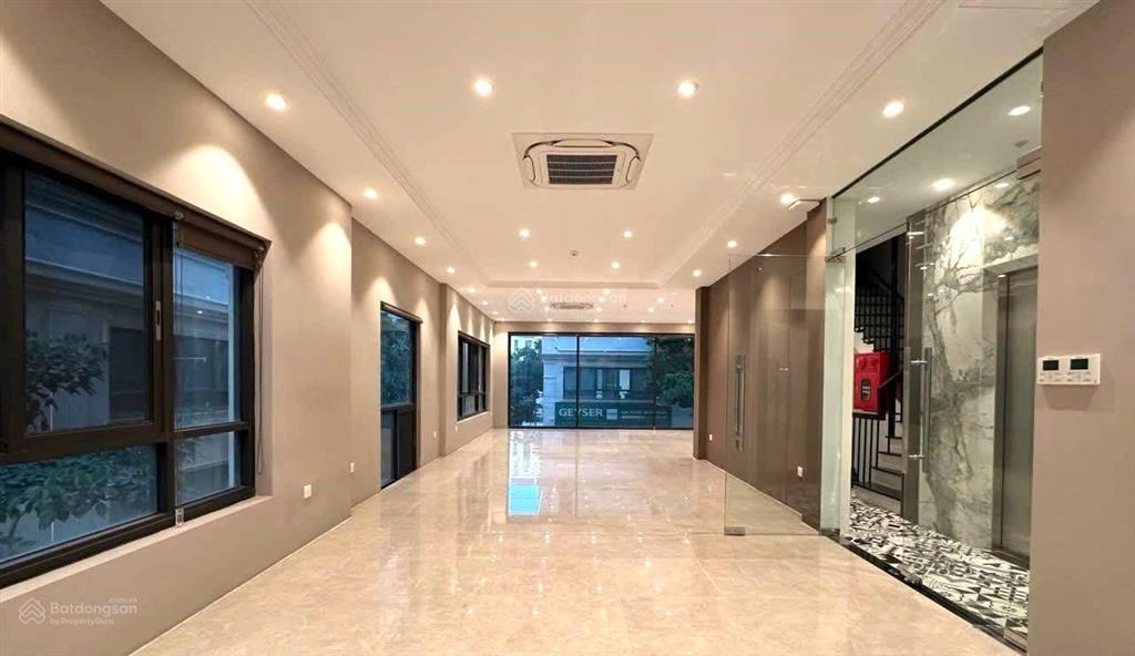 Cho thuê nhà him lam vạn phúc lô góc 91m2 x 7 tầng thông sàn thang máy 70tr, 0903 409 ***