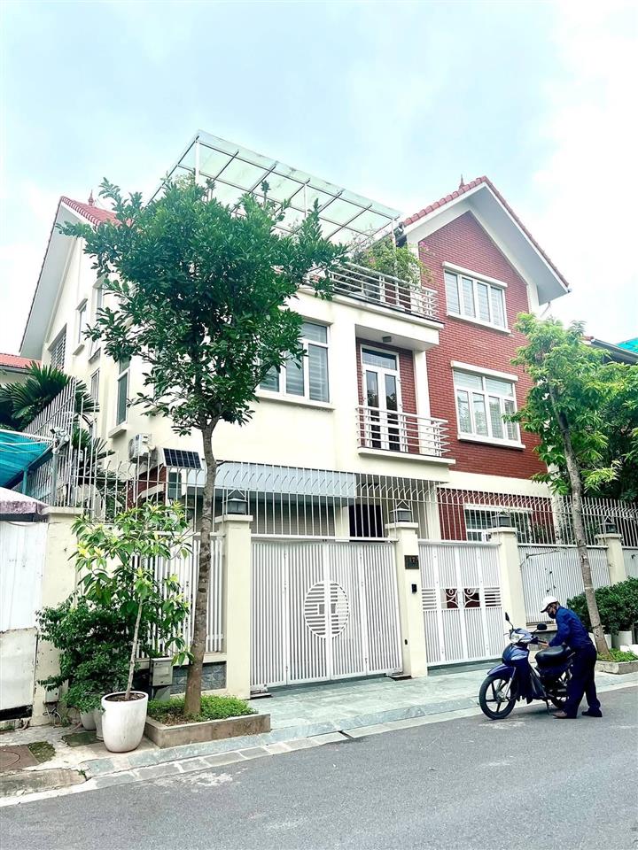 Cho thuê bt làng việt kiều châu âu nguyễn văn lộc 250m x 3 tầng giá 45 triệu 0903 409 ***