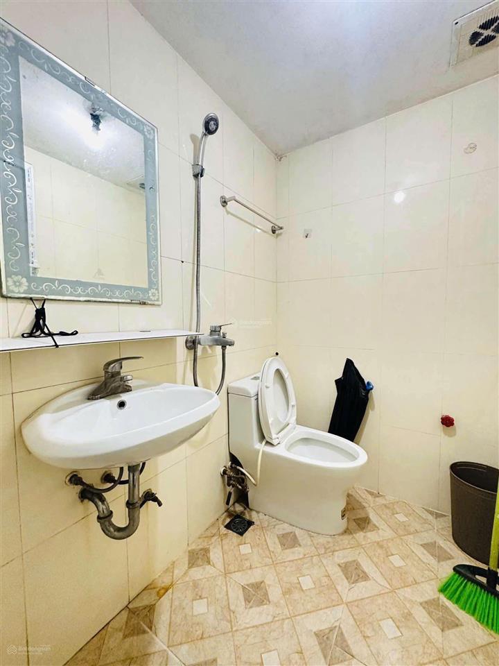 Chính chủ cho thuê phòng khép kín 20 m2 chân tòa ct2e vov mễ trì 3 triệu/tháng 0903 409 ***