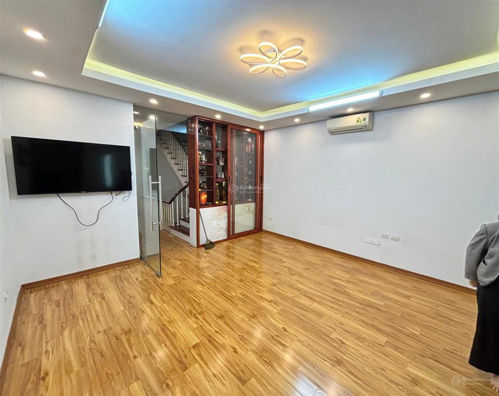 Cho thuê nhà đẹp kđt văn quán 100m2 có thang máy chỉ 20tr 0903 409 ***