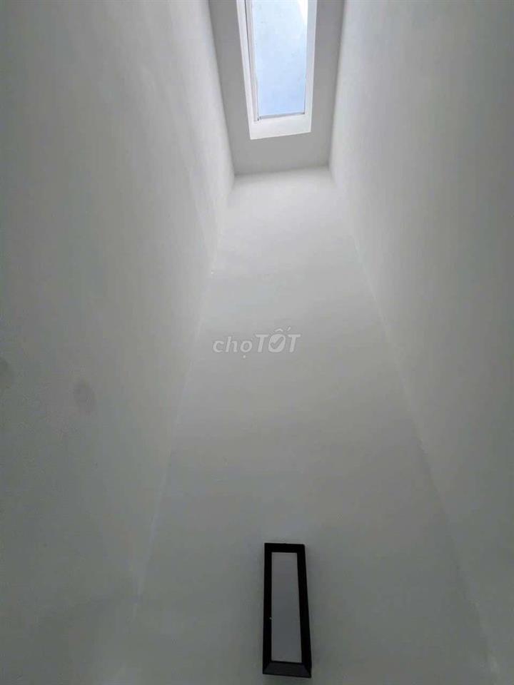 NHÀ MỚI Ở LIỀN - SHR HOÀN CÔNG ĐỦ HIỆN HỮU - GẦN MẶT TIỀN