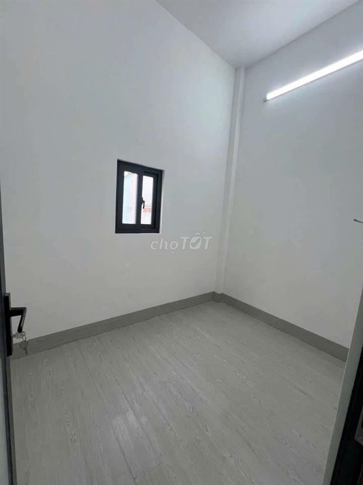 NHÀ MỚI Ở LIỀN - SHR HOÀN CÔNG ĐỦ HIỆN HỮU - GẦN MẶT TIỀN