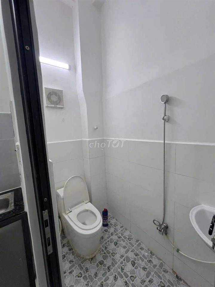 NHÀ MỚI Ở LIỀN - SHR HOÀN CÔNG ĐỦ HIỆN HỮU - GẦN MẶT TIỀN