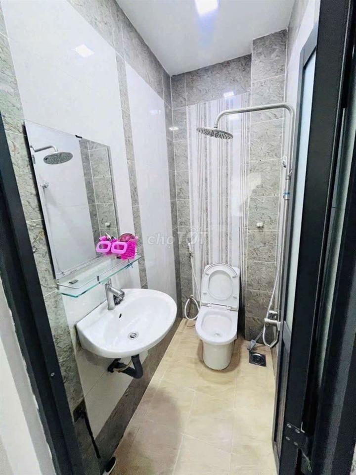 HOÀI THANH P14 NHÀ ĐẸP Ở LIỀN GẦN MẶT TIỀN 