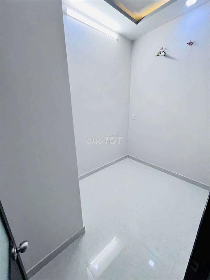 HOÀI THANH P14 NHÀ ĐẸP Ở LIỀN GẦN MẶT TIỀN 