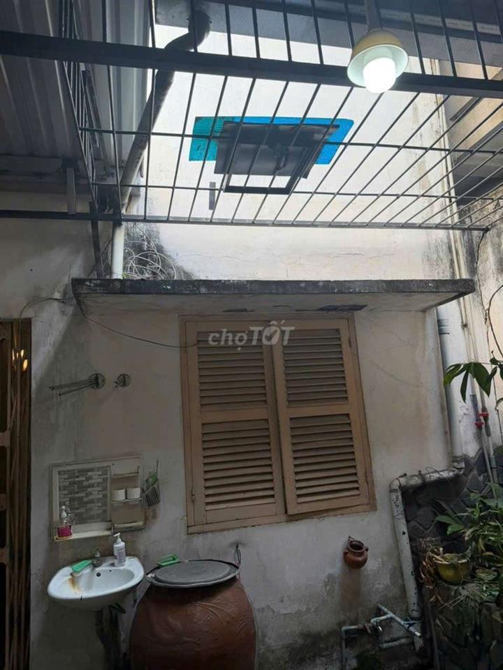 NGAY CẦU NGUYỄN VĂN CỪ - HXH - DT KHỦNG