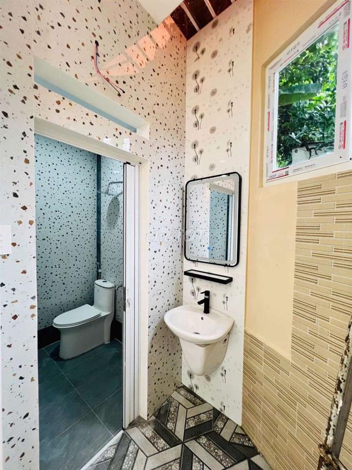 NHÀ MỚI THIẾT KẾ HIỆN ĐẠI - 3 TẦNG BTCT - DT KHỦNG VỊ TRÍ ĐẸP