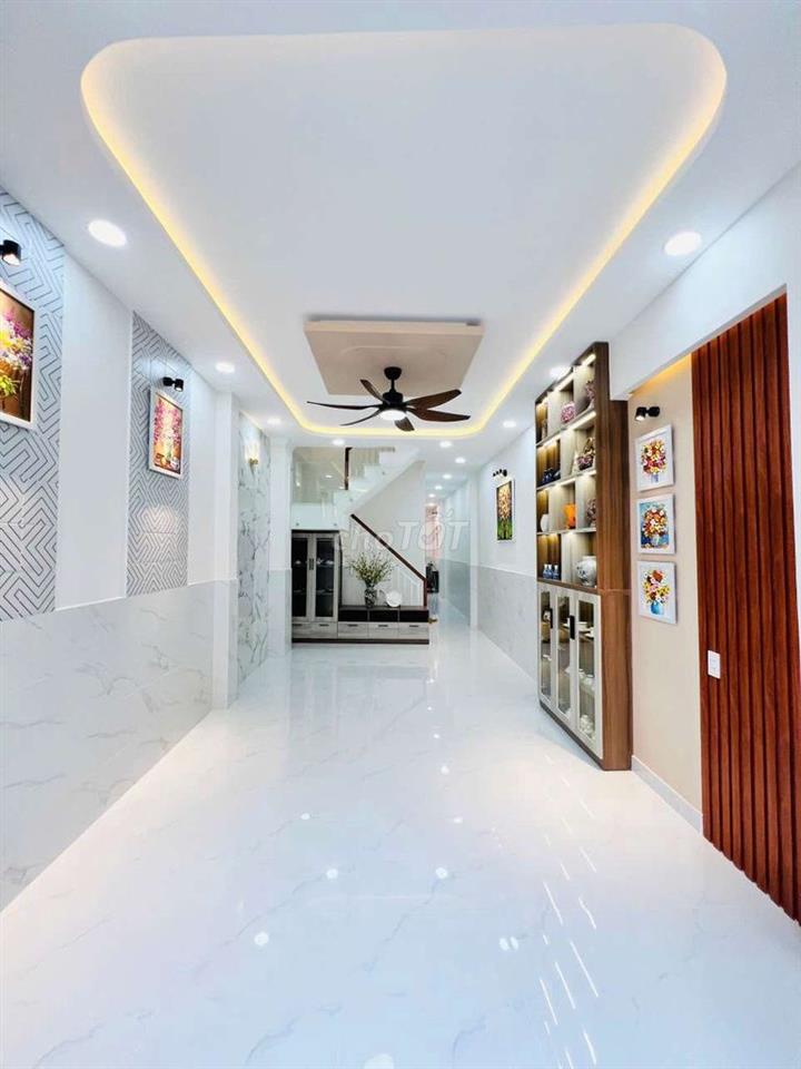 NHÀ MỚI THIẾT KẾ HIỆN ĐẠI - 3 TẦNG BTCT - DT KHỦNG VỊ TRÍ ĐẸP