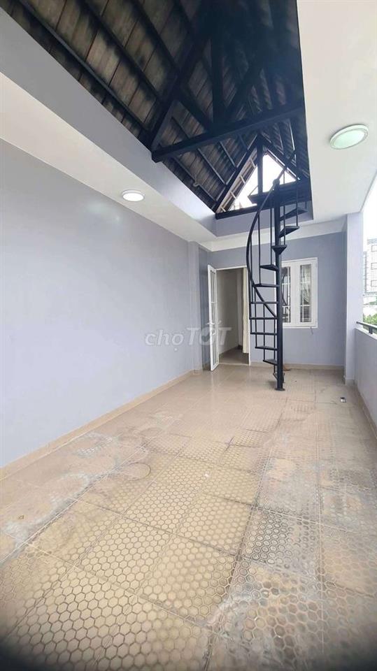 TRUNG TÂM P4 Q8 - DT KHỦNG - 5 TẦNG BTCT 6PN 7WC NHÀ MỚI Ở LIỀN