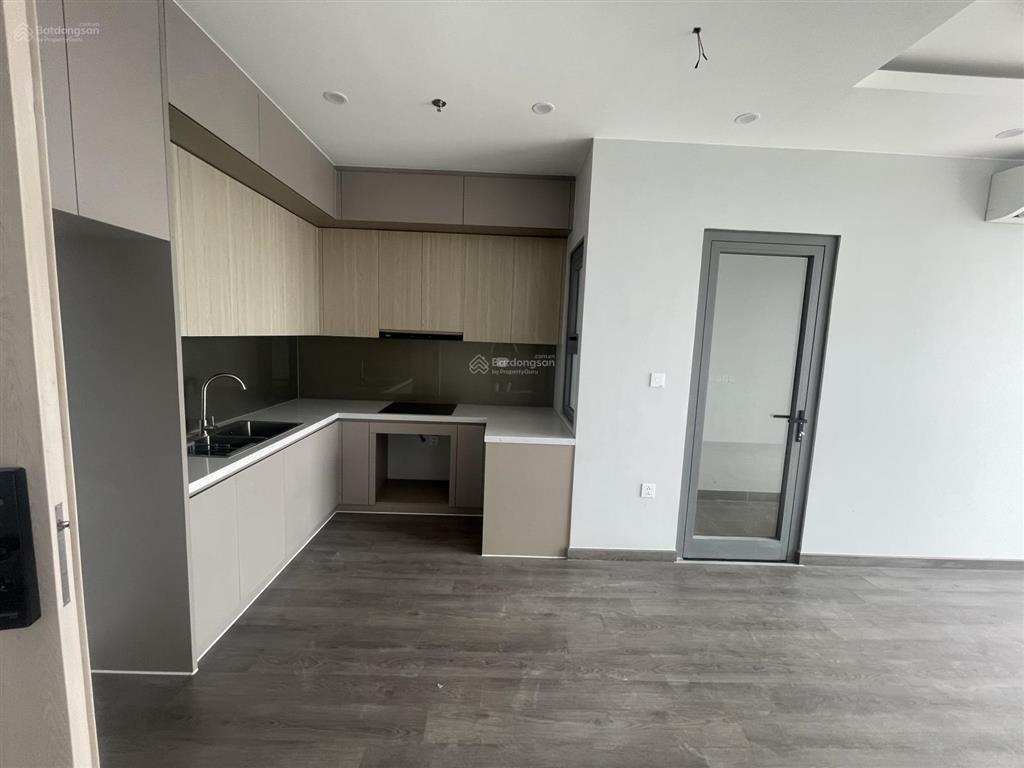 Chính chủ cần bán gấp căn 2n2vs toà b tầng cao về ở luôn giá 2.0x tỷ  0978 788 ***