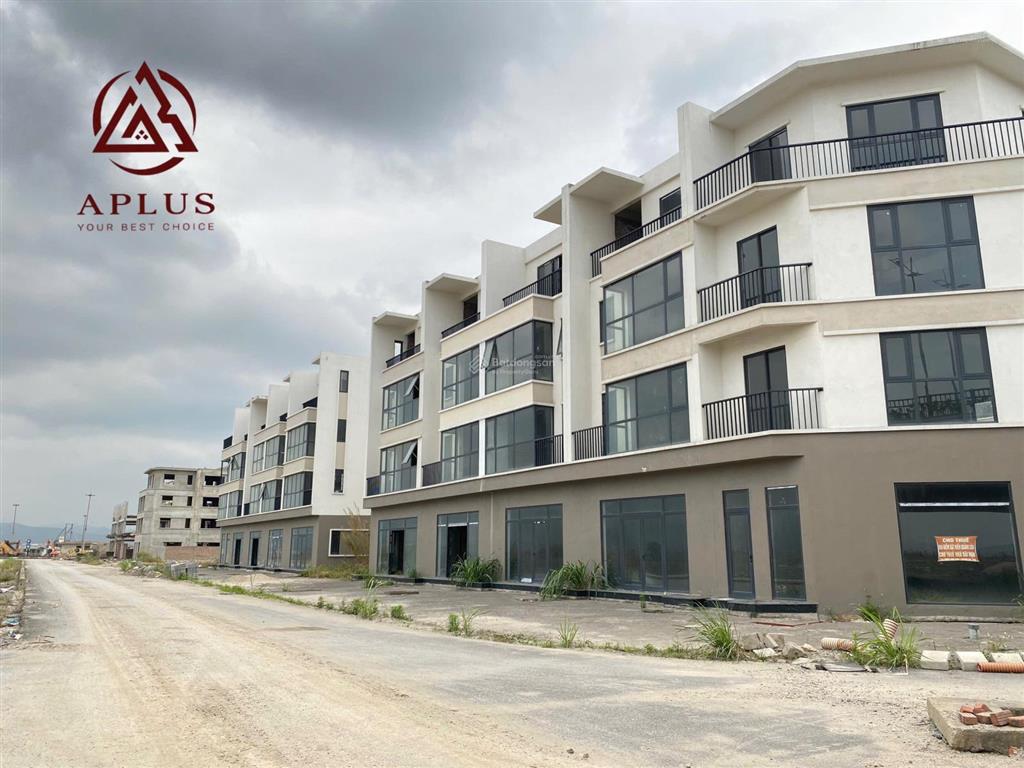 Giá cắt lỗ căn á hậu quay mặt mương  cách mặt vịnh chỉ 10m giá 25tr/m2  0978 788 ***