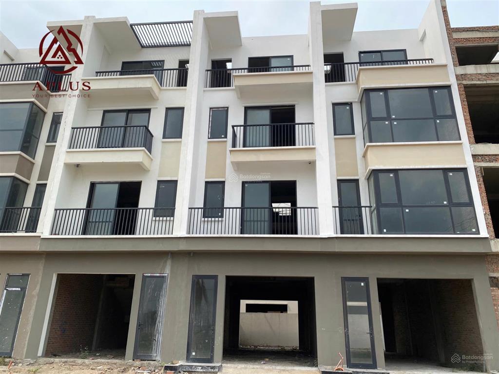 Giá cắt lỗ căn á hậu quay mặt mương  cách mặt vịnh chỉ 10m giá 25tr/m2  0978 788 ***