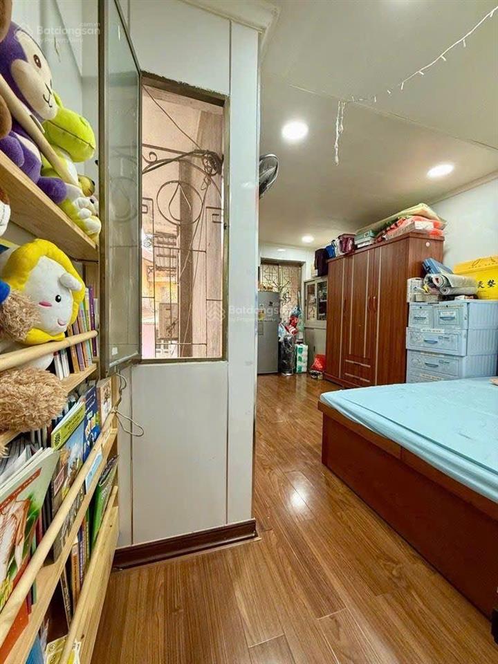 Chính chủ bán nhà tập thể phố khâm thiên. sổ đỏ pháp lý đầy đủ. không quy hoạch.