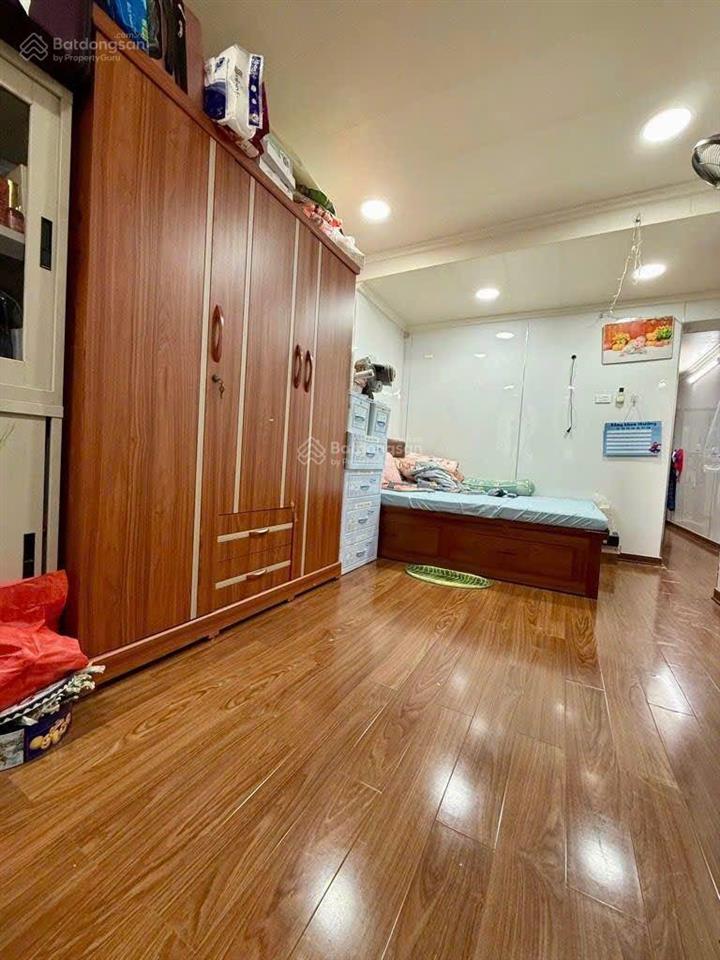 Chính chủ bán nhà tập thể phố khâm thiên. sổ đỏ pháp lý đầy đủ. không quy hoạch.