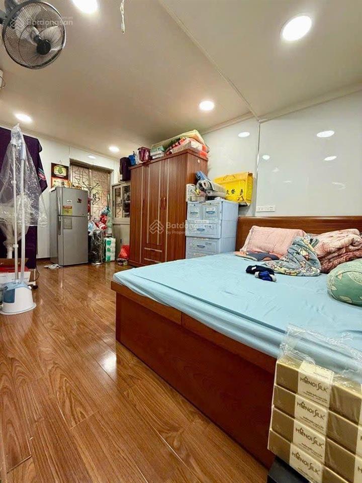 Chính chủ bán nhà tập thể phố khâm thiên. sổ đỏ pháp lý đầy đủ. không quy hoạch.