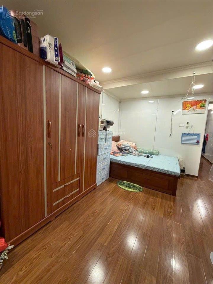 Chính chủ bán nhà tập thể phố khâm thiên. sổ đỏ pháp lý đầy đủ. không quy hoạch.