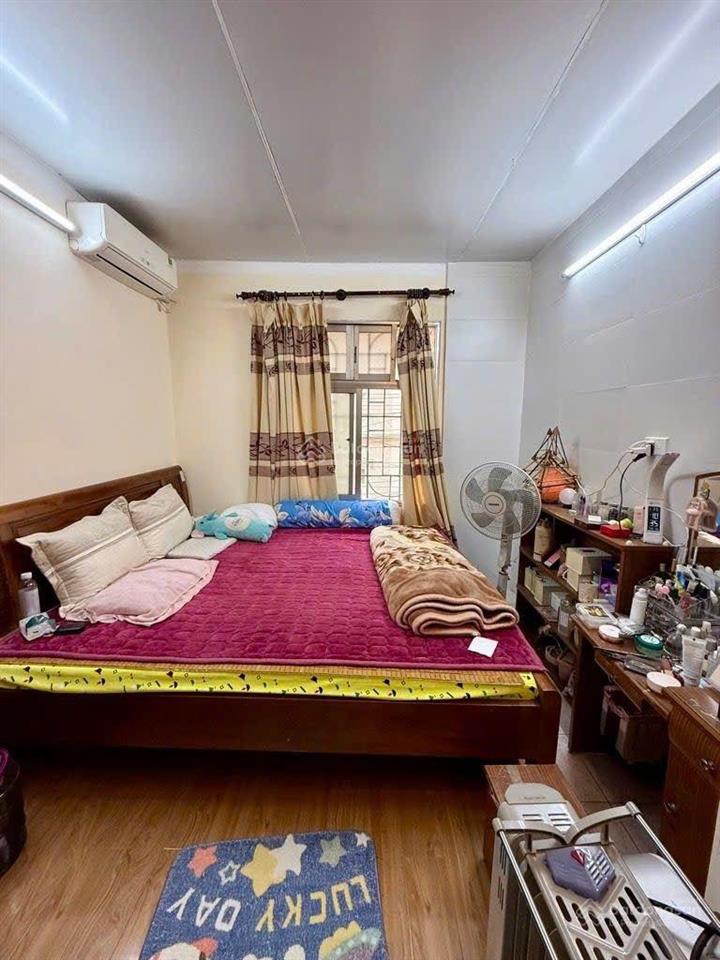 Chính chủ bán nhà tập thể phố khâm thiên. sổ đỏ pháp lý đầy đủ. không quy hoạch.