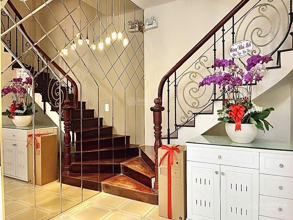 Biệt thự mini đường đặng dung
58m2. 3 tầng. 7,8x8m nhà đẹp hiếm bán hẻm ô tô đỗ cửa