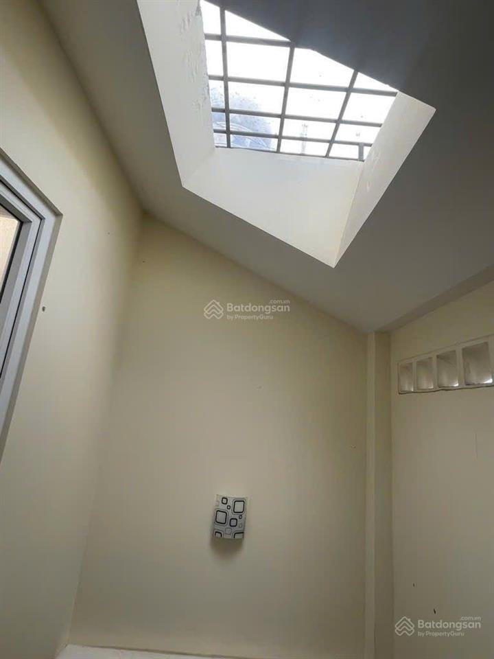 Oto đậu cửa nhà trần khắc chân p. tân định q1. 4 tầng 3pn 4wc. 10 tỷ x