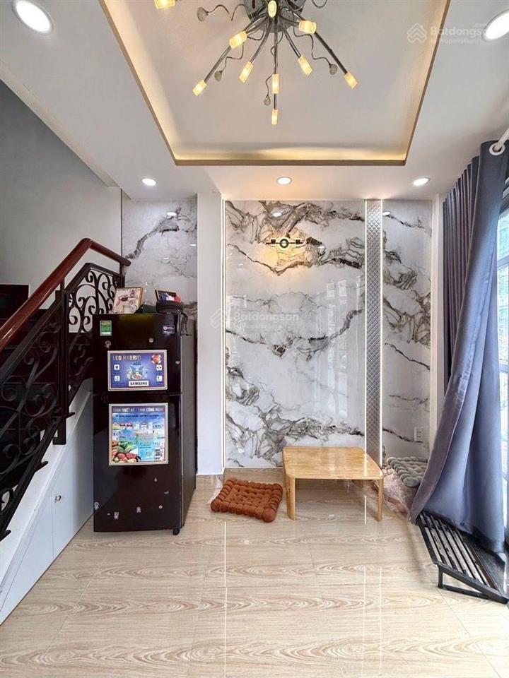 Bán nhà mặt tiền phùng cung p4. pnhuan. 3tầng btct,
2pn. 3wc