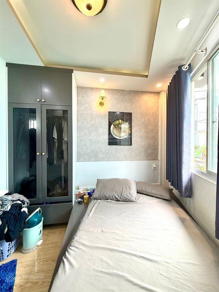 Bán nhà mặt tiền phùng cung p4. pnhuan. 3tầng btct,
2pn. 3wc