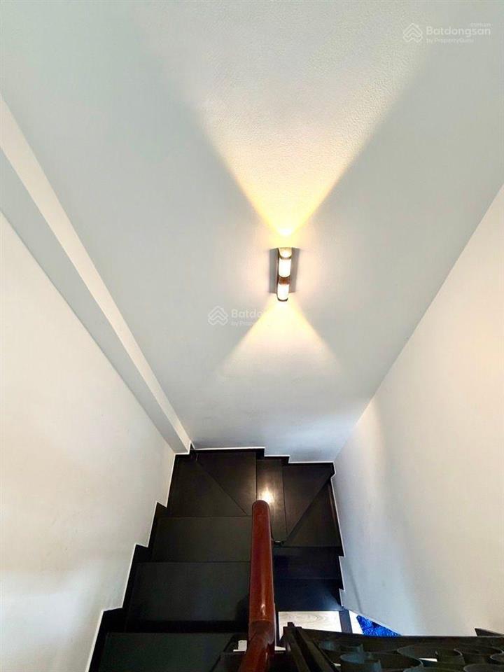 Bán nhà mặt tiền phùng cung p4. pnhuan. 3tầng btct,
2pn. 3wc