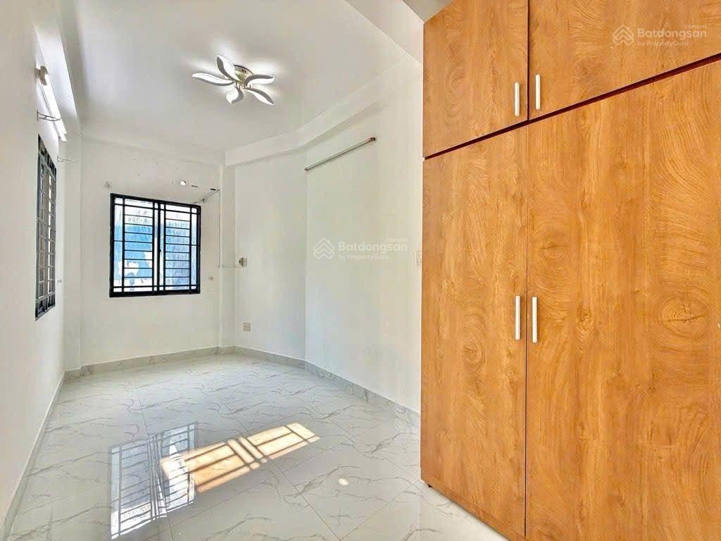 Hẻm ô tô đỗ cửa  27m2  4 tầng  thích quảng đức p5 phú nhuận  giáp quận 1  gần mặt tiền