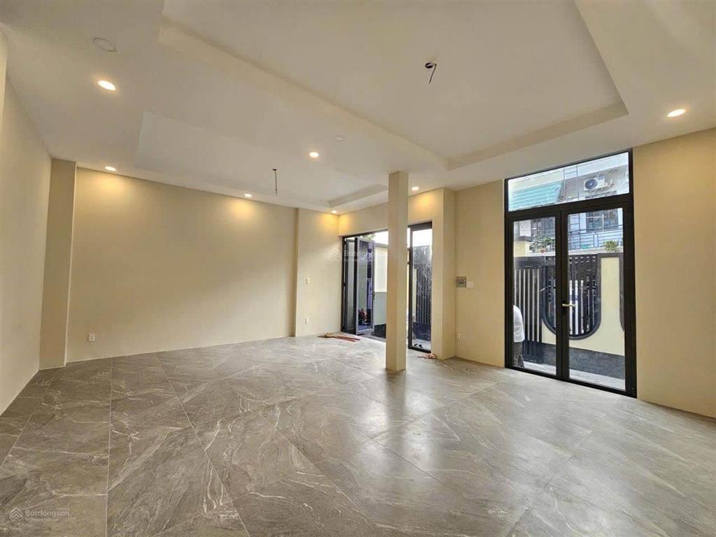 Villathu nhỏ 100m2. 7,3x14m. 5pn. 5wc. phường thảo điền. q2 củ. đày đủ công năng