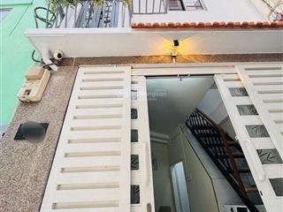 2ty2 nhà trần khăc chân. p.tân định. q1. 3 tầng 2 pn. 2wc