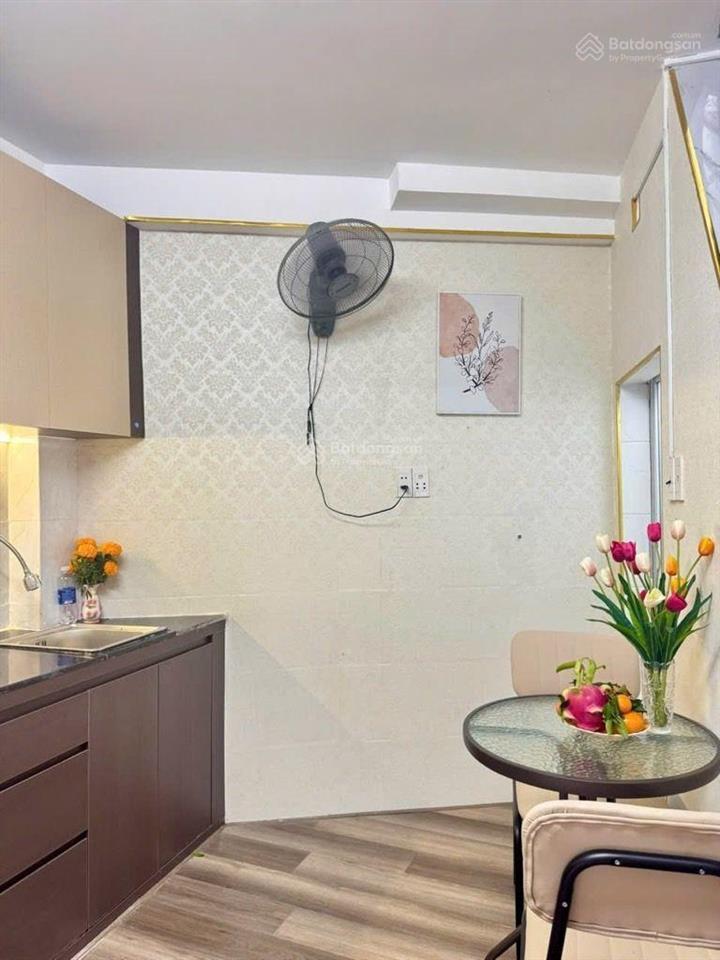 2ty2 nhà trần khăc chân. p.tân định. q1. 3 tầng 2 pn. 2wc