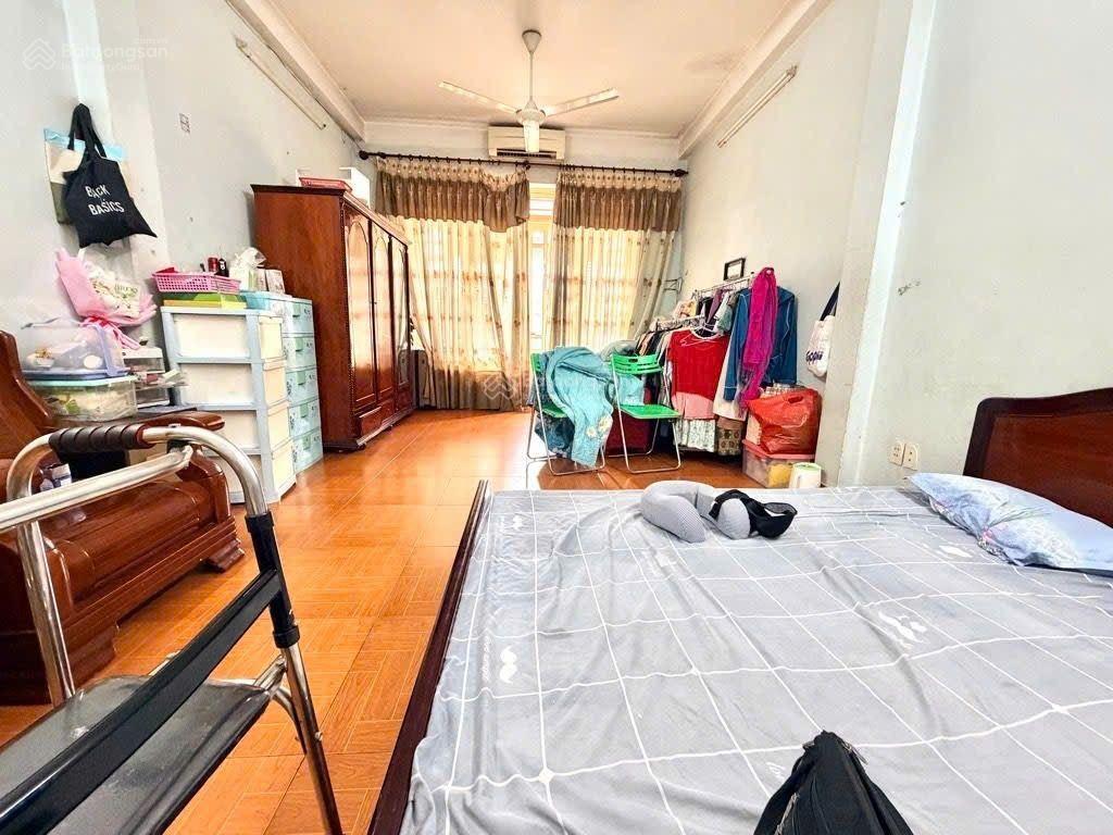 Nguyễn thượng hiền. bthanh
66m2. 4 tầng. 4x17m. 5pn