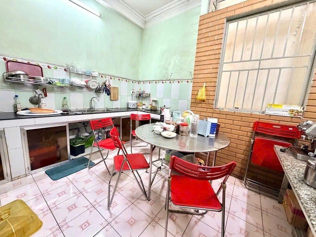 Nguyễn thượng hiền. bthanh
66m2. 4 tầng. 4x17m. 5pn