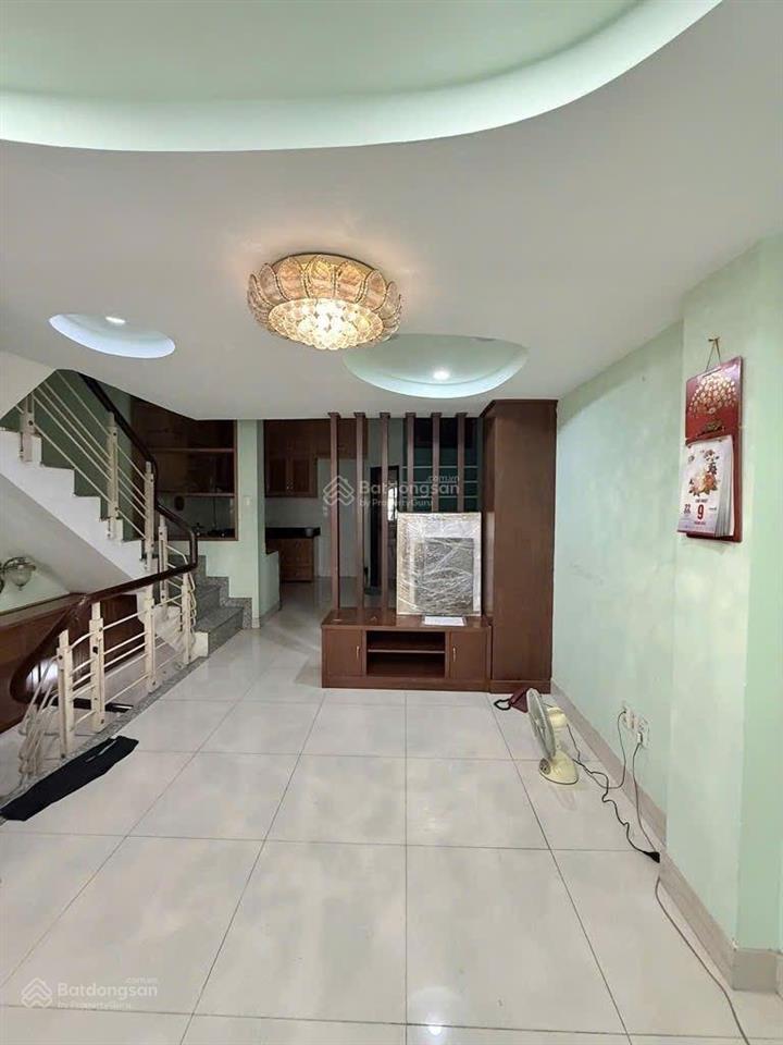 Mặt tiền hoa lan. p.cầu kiệu. oto ngủ trong nhà. 50m2. 5 tầng. 4,5x11m. 5pn