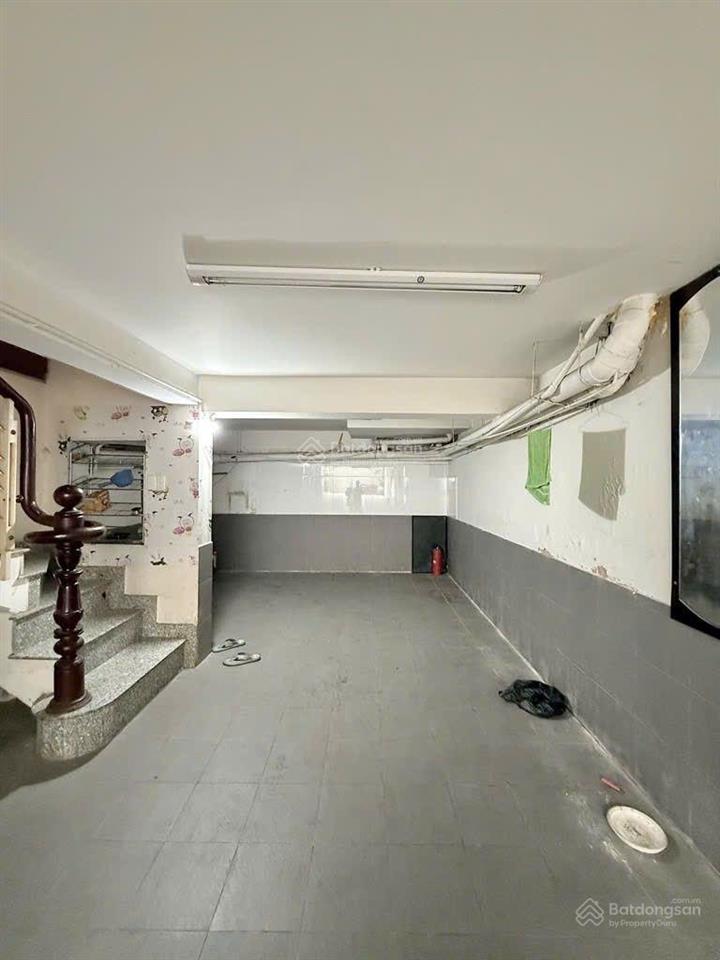 Mặt tiền hoa lan. p.cầu kiệu. oto ngủ trong nhà. 50m2. 5 tầng. 4,5x11m. 5pn