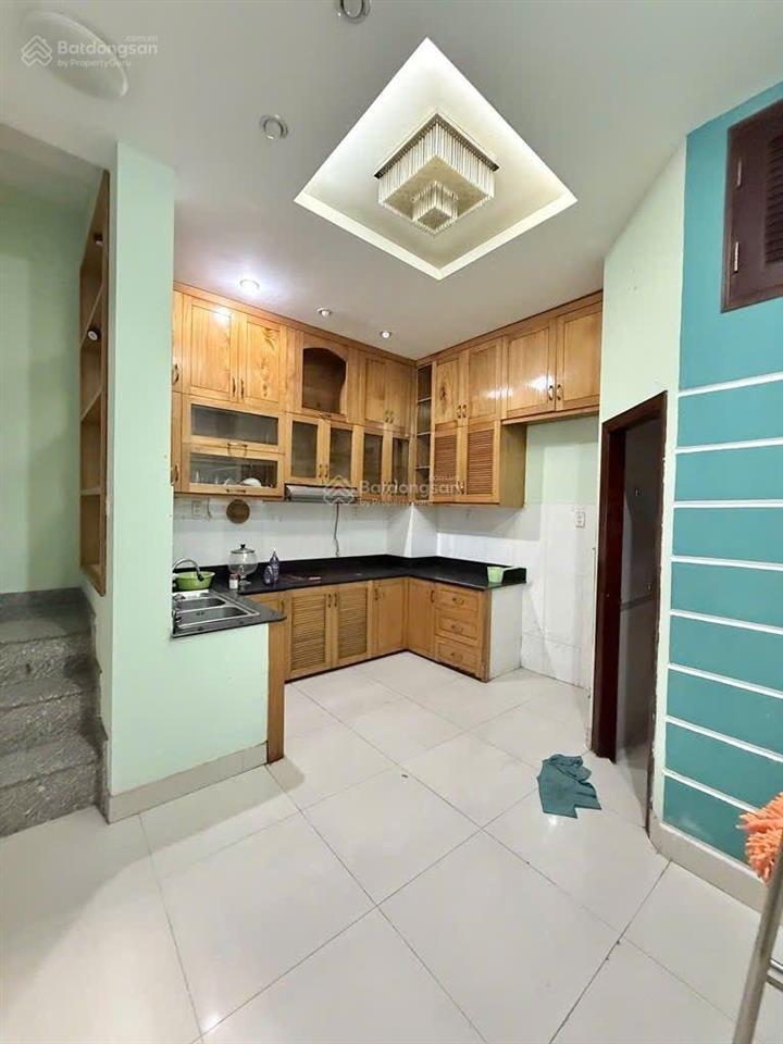 Mặt tiền hoa lan. p.cầu kiệu. oto ngủ trong nhà. 50m2. 5 tầng. 4,5x11m. 5pn