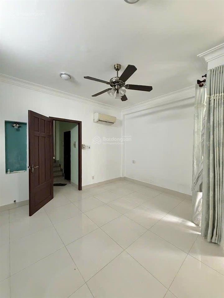 Mặt tiền hoa lan. p.cầu kiệu. oto ngủ trong nhà. 50m2. 5 tầng. 4,5x11m. 5pn
