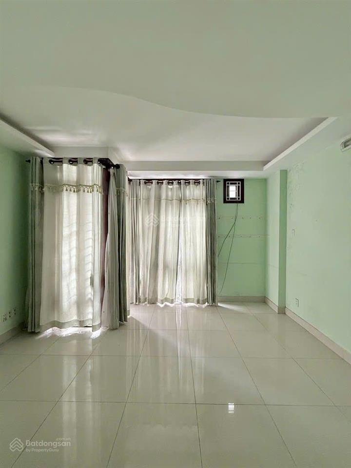 Mặt tiền hoa lan. p.cầu kiệu. oto ngủ trong nhà. 50m2. 5 tầng. 4,5x11m. 5pn