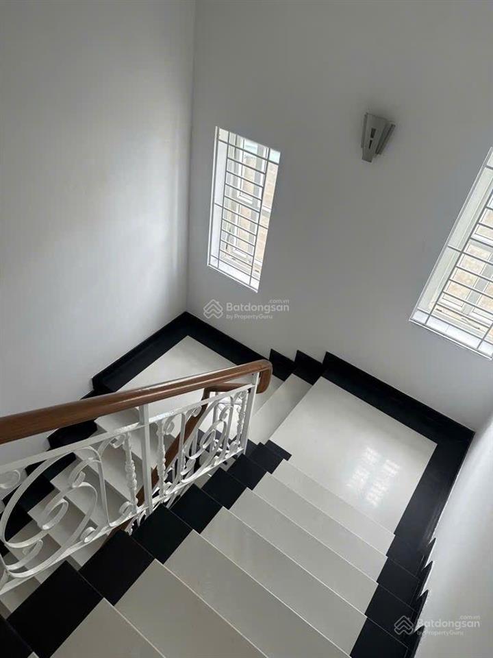 Biệt thự lê trực, p7, bình thạnh. 217m2. 3 tầng. 11pn. giáp q1