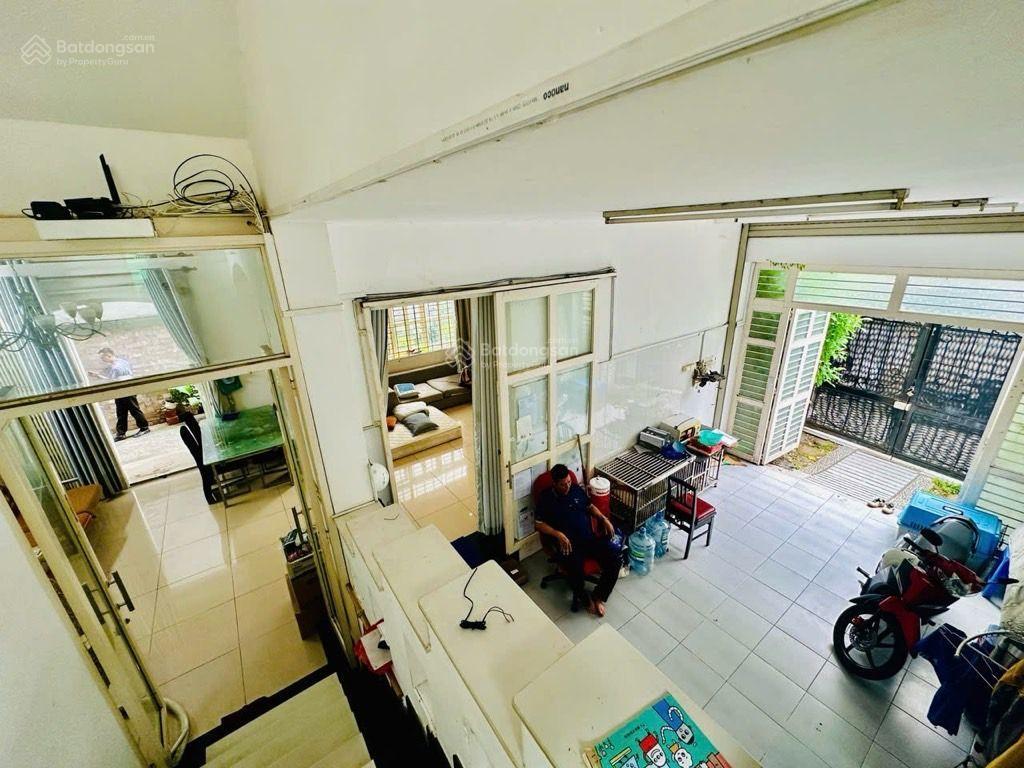 Biệt thự lê trực, p7, bình thạnh. 217m2. 3 tầng. 11pn. giáp q1