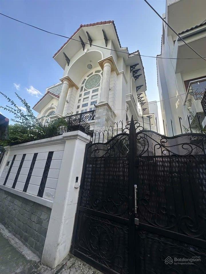 Biệt thự lê trực, p7, bình thạnh. 217m2. 3 tầng. 11pn. giáp q1