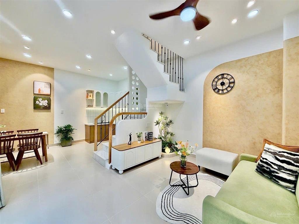 Nhà đẹp nguyễn văn đậu nở hậu tài lộc 3 tầng  ngang 9,5m