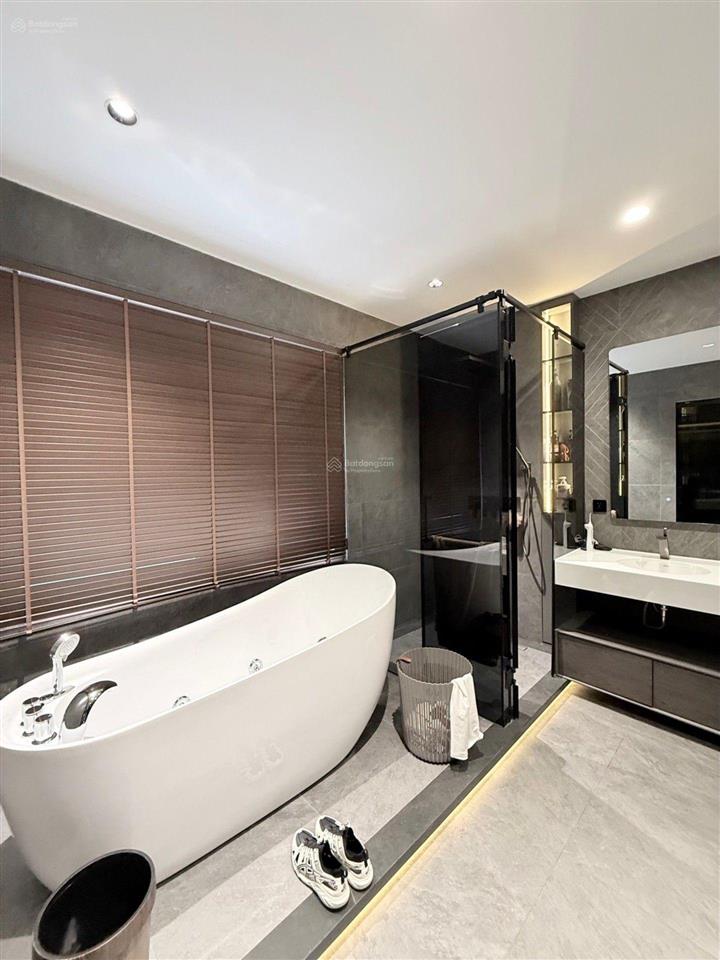 Diện tích 6x20m 120m2 kết cấu 5 tầng thang máy 1 trệt + 1 lửng + 2 lầu + sân thượng