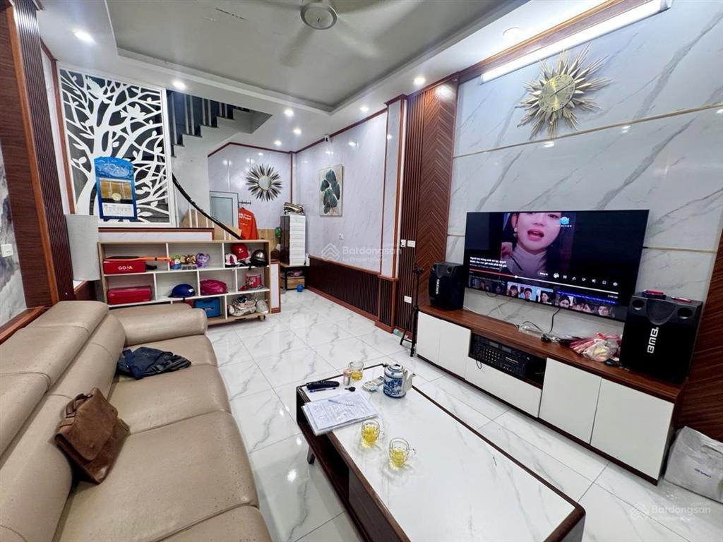 Hàng hiếm! quan nhân, nhà đẹp gần hồ, 3 bước ra ô tô, căn góc  sân để xe rộng thoáng ở ngay