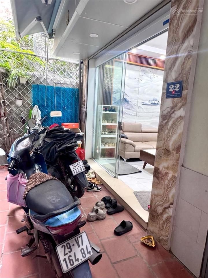 Hàng hiếm! quan nhân, nhà đẹp gần hồ, 3 bước ra ô tô, căn góc  sân để xe rộng thoáng ở ngay
