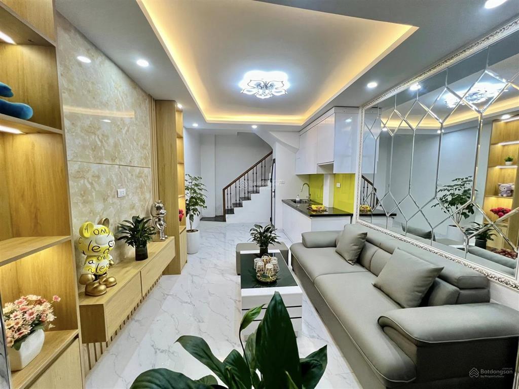 Lô góc pháo đài láng ngõ thông, thoáng trước sau, dân xây, tặng full nt ở ngay, sổ vuông đẹp 38m2